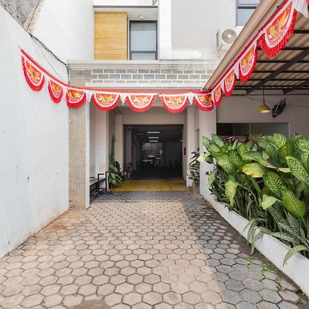 Reddoorz Plus Syariah Near Mall Pondok Indah Джакарта Экстерьер фото