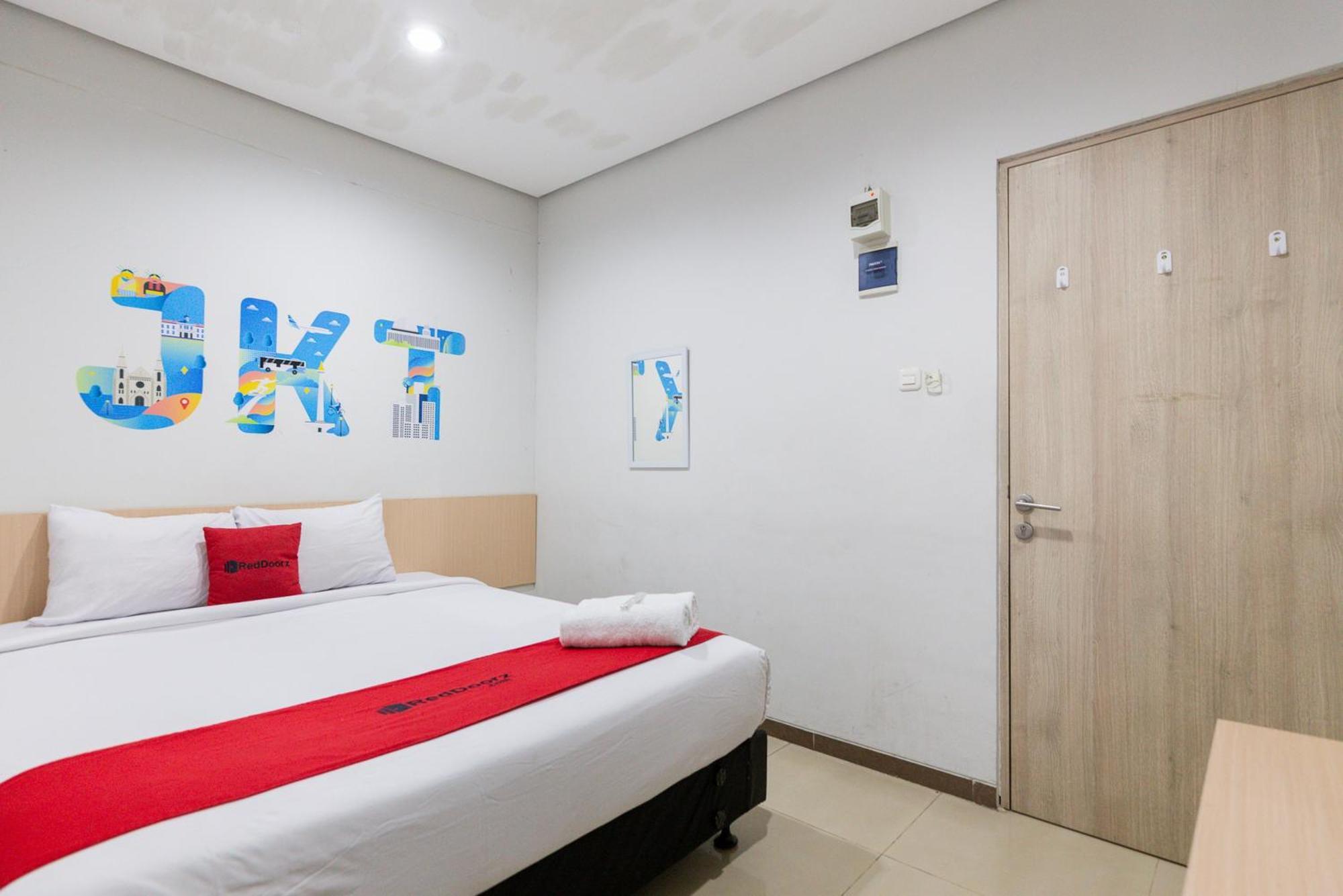 Reddoorz Plus Syariah Near Mall Pondok Indah Джакарта Экстерьер фото