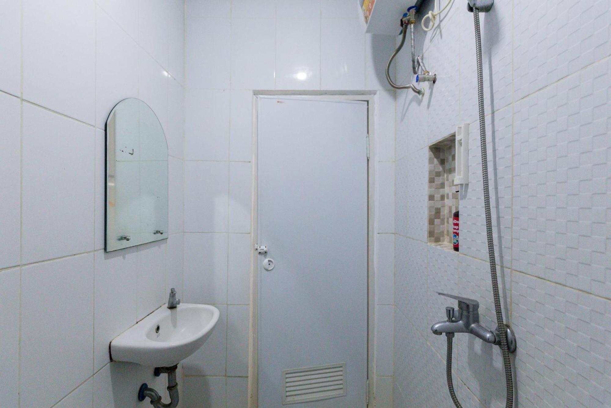 Reddoorz Plus Syariah Near Mall Pondok Indah Джакарта Экстерьер фото
