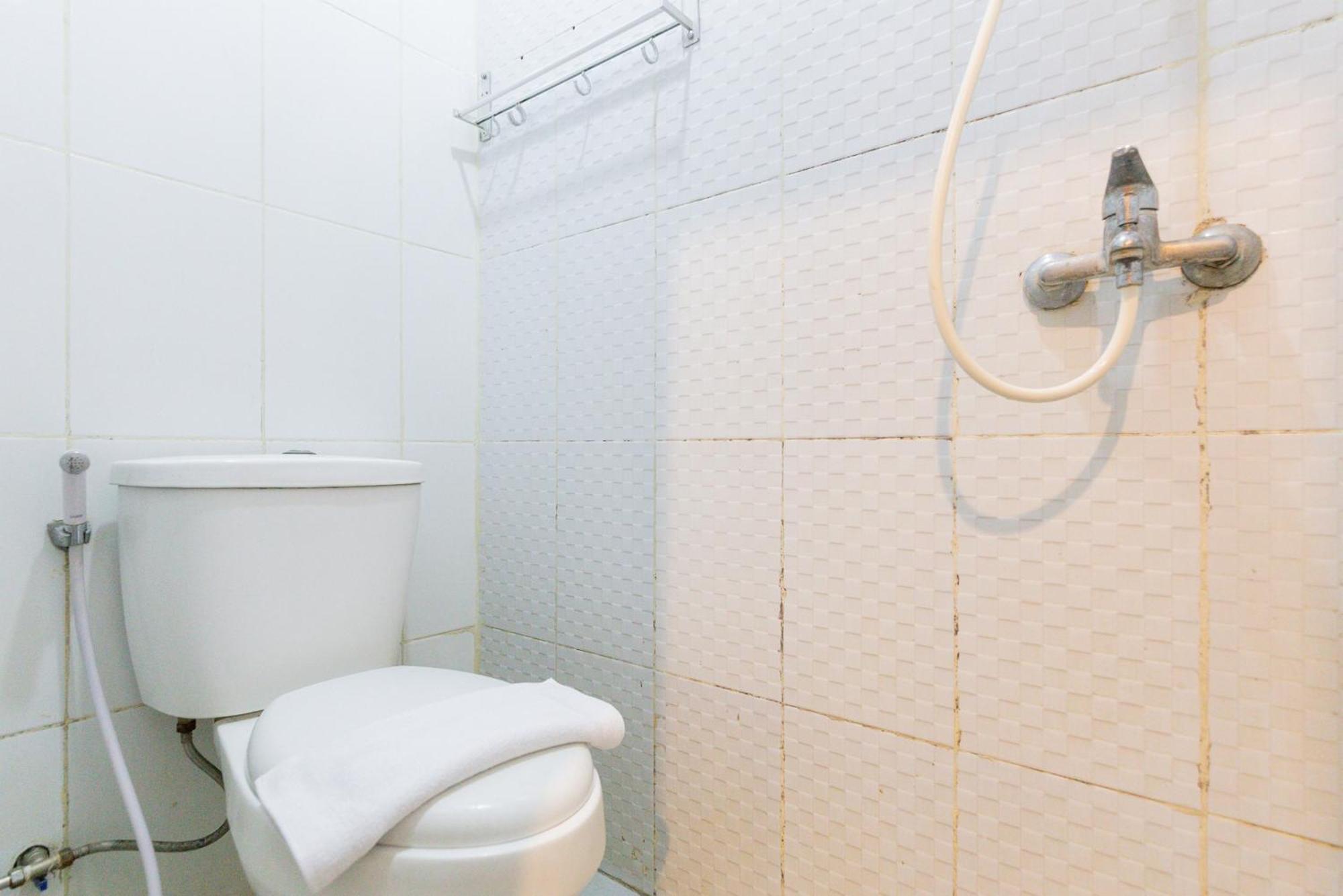 Reddoorz Plus Syariah Near Mall Pondok Indah Джакарта Экстерьер фото