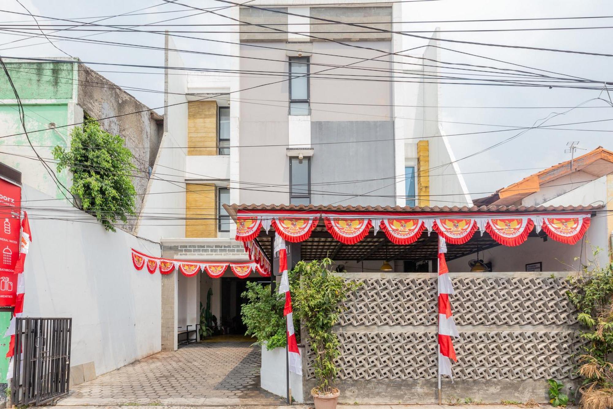 Reddoorz Plus Syariah Near Mall Pondok Indah Джакарта Экстерьер фото